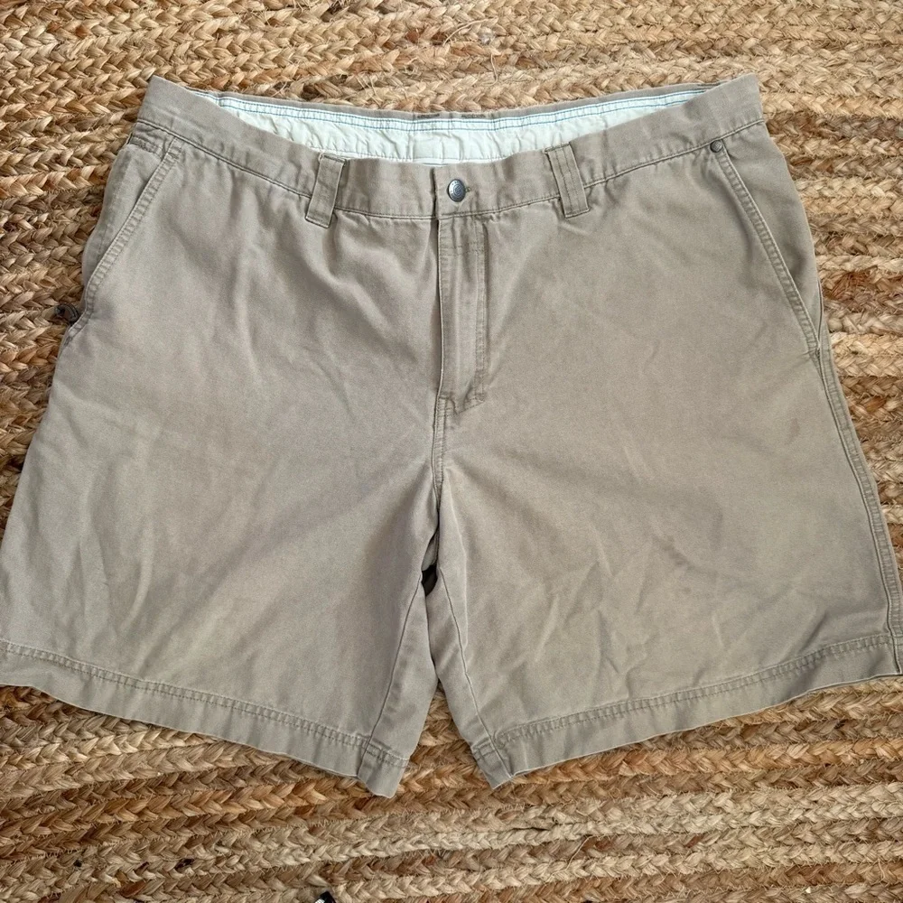 Columbia Men’s Size 42 Khaki Shorts